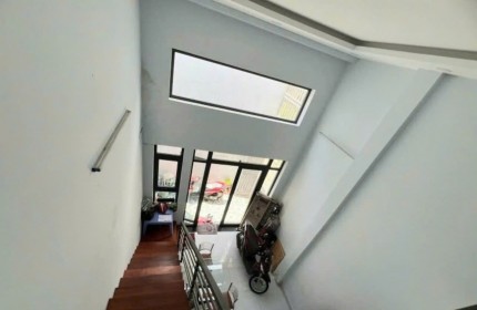 Bán gấp- Giảm sâu -Nhà 2 tầng mới đẹp, hẻm Ô tô, Trung tâm Thủ Đức